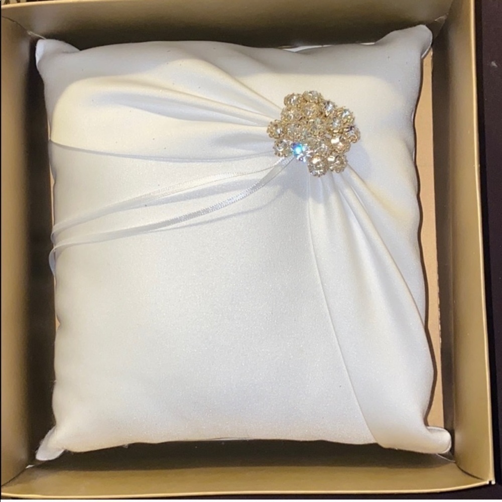 WHITE ‘Garbo’ 3 Piece Wedding Collection - Picture 4 of 10